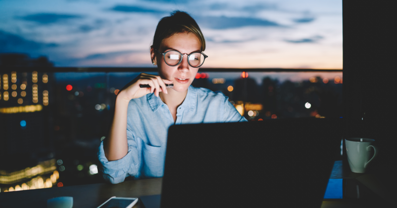 如何在 SEO 中保持最新状态：热门博客、播客、论坛等