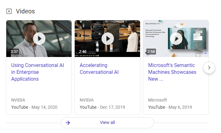 带有三个缩略图的对话式 AI 视频